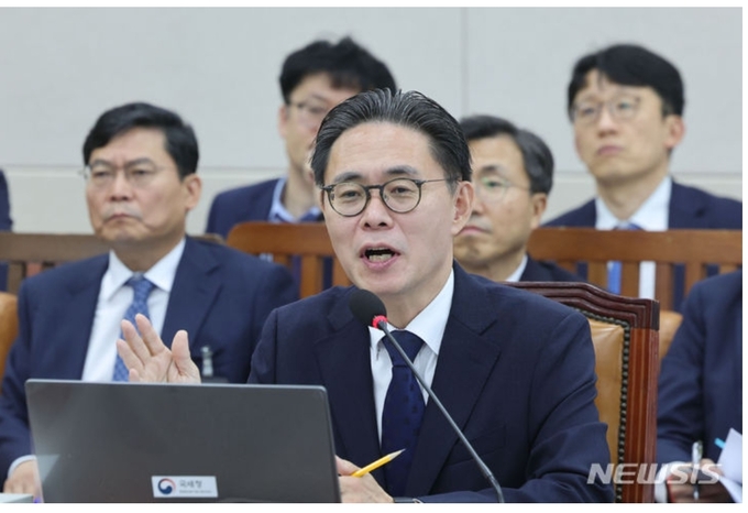 강민수 국세청장 후보자가 16일 인사청문회에서 의원 질의에 답변하고 있다<사진제공=뉴시스>.