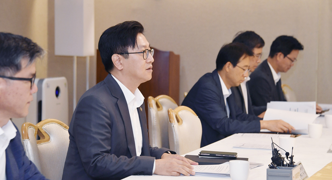 김범석 기획재정부 차관이 16일 정부서울청사에서 열린 '제44차 경제관계차관회의 겸 제30차 물가관계차관회의'를 주재, 모두발언을 하고 있다<사진=기재부>.