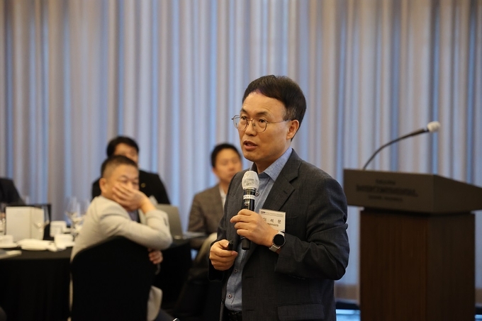 이석문 서울세관장이 설명회에서 강연하고 있다. 