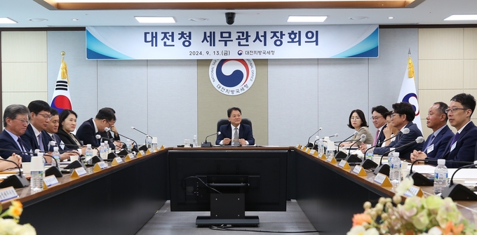 대전청은 지난 13일 회의실에서 세무관서장회의를 개최했다. 