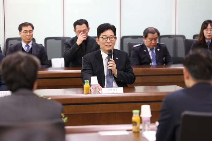 고광효 관세청장이 15일 특허청과 위조 상품의 효과적 단속을 위한 상호협력 업무협약을 체결하기 전 인사말을 하고 있다.