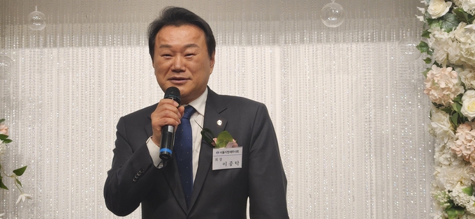 이종탁 서울지방세무사회장이 축사를 하고 있다. 