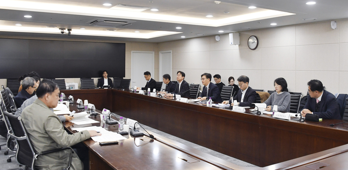 기획재정부는 18일 한국재정정보원 대회의실에서 김범석 제1차관이 주재하는 '제5차 보세판매장 제도운영위원회'를 개최했다<사진=기재부>.