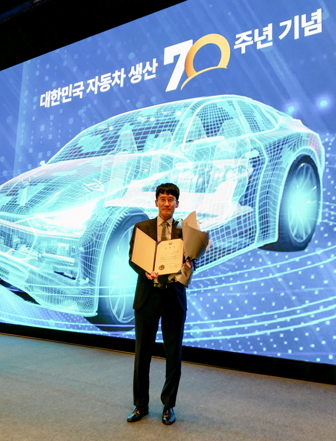 금호타이어 김형석 전문연구원이 ‘제22회 자동차의 날’ 행사에서 산업통상자원부 장관 표창을 수여했다.