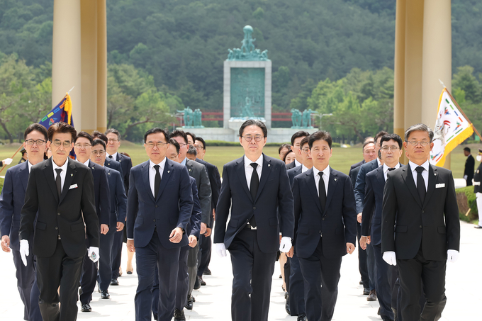 강민수 국세청장은 9일 국립대전현충원을 참배했다. 