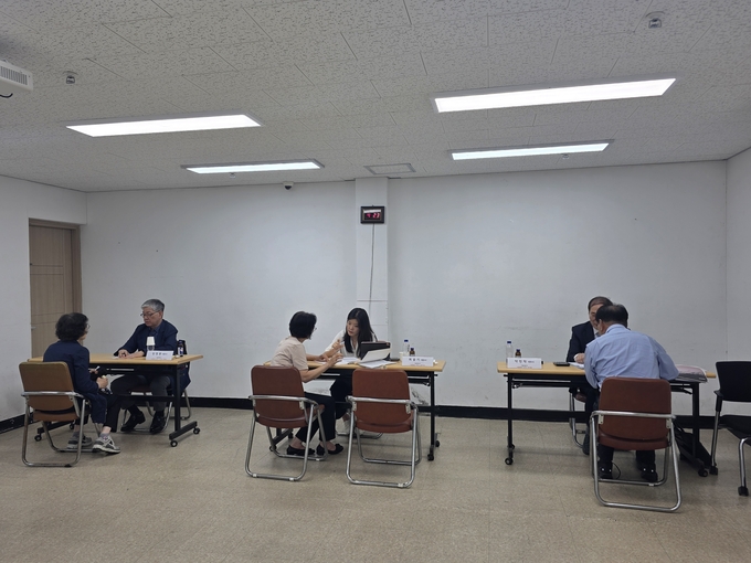 세무사들이 동작구민을 대상으로 1대 1 무료상담을 하고 있다. 