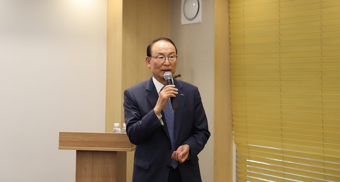 최운열 한국공인회계사회장이 11일 ‘취임 1주년 기자간담회’에서 1년 회무성과와 향후 중점 추진과제에 대해 설명하고 있다.(사진=한공회)