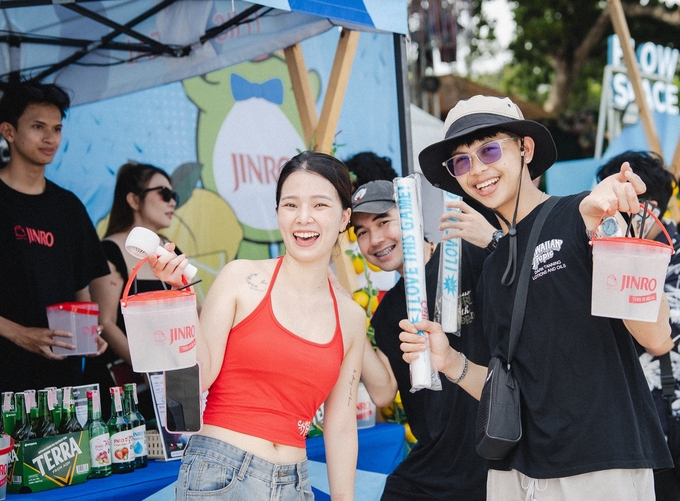 하이트진로는 지난 7일에 열린 태국 최대 해변 음악 축제 ‘새멧 인 러브 뮤직 페스티벌 2025’에 후원사로 참여해 현지 공략을 강화했다.