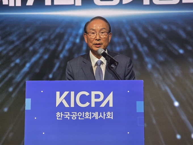 최운열 한국공인회계사회장이 인사말을 하고 있다.