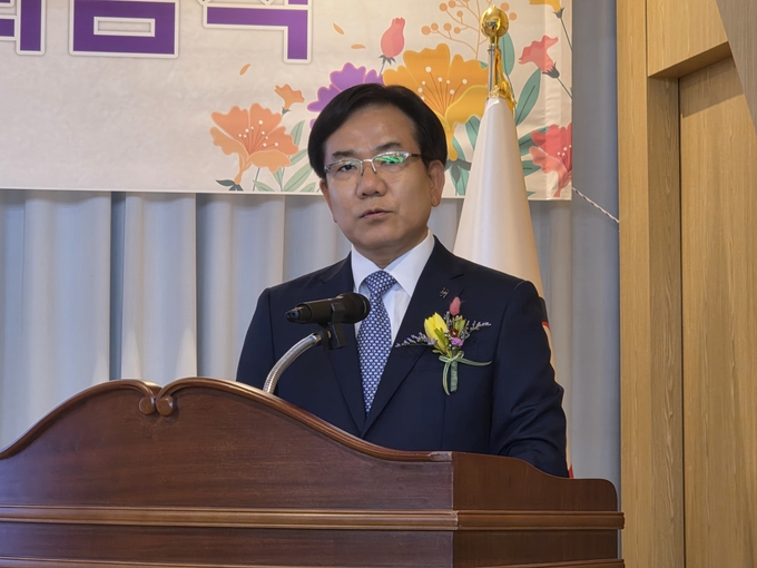 장신기 강남세무서장이 퇴임사를 하고 있다.