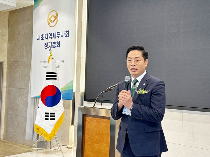 구재이 한국세무사회장이 축사를 하고 있다. 