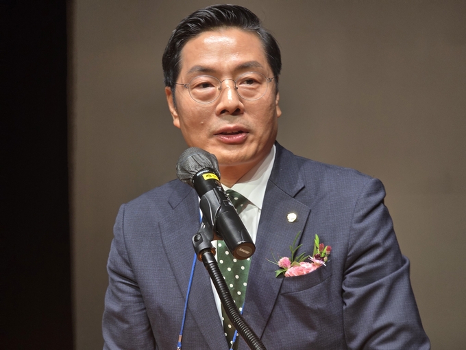 구재이 한국세무사회장이 축사를 하고 있다.