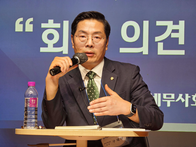 구재이 한국세무사회장은 11일 역삼지역세무사회원들과 세무사 사업현장 타운홀미팅을 가졌다.