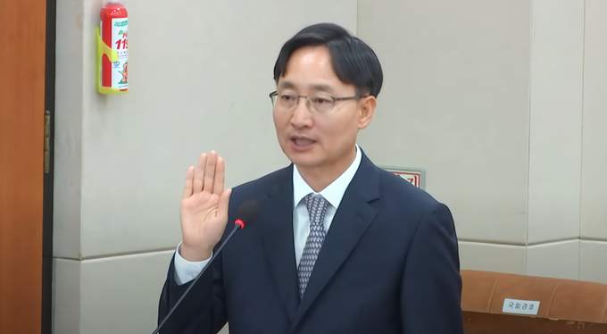 임광현 국세청장 후보자가 15일 인사청문회에서 선서하고 있다<사진=국회인터넷의사중계시스템 화면 캡쳐>. 