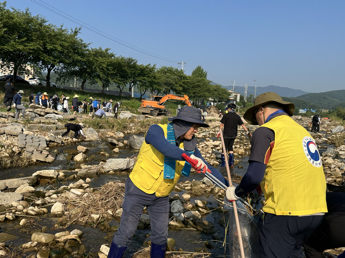 대전국세청은 잔해물 수거 등 환경정화 활동을 실시했다.