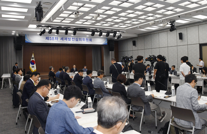 이형일 기획재정부 차관이 31일 서울 중구 은행회관에서 열린 '제58차 세제발전심의위원회'에 참석, 모두발언을 하고 있다.(사진=기재부)