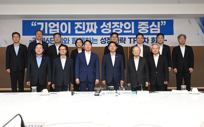 정부는 5일 대한상공회의소에서 구윤철 부총리 겸 기획재정부 장관 주재로 경제 6단체장, 관계부처 장·차관 등이 참석한 가운데 성장전략 TF 제1차 회의를 개최했다.(사진=기재부)