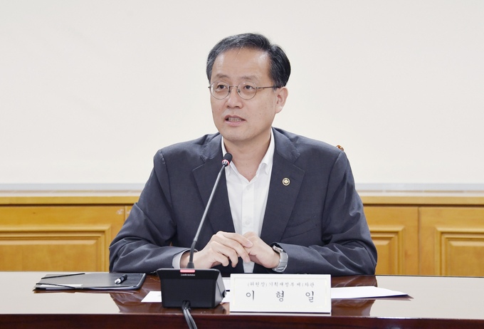 이형일 기획재정부 1차관이 29일 서울 중구 은행회관에서 열린 '제6차 보세판매장 제도운영위원회'를 주재, 모두발언을 하고 있다.(사진=기재부)