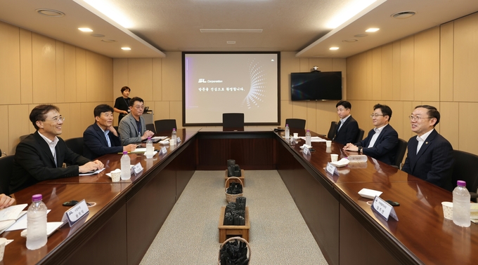 이명구 관세청장은 29일 에스엘주식회사와 자동차부품 업계의 대미 수출 지원을 위한 간담회를 개최했다.