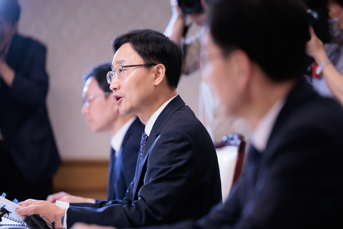 임광현 국세청장이 7일 정부서울청사에서 개최된 부동산관계장관회의에서 “주택시장 안정은 이재명 정부의 최우선 핵심과제로 모든 세정역량을 집중하겠다”고 밝히고 있다<사진=국세청>.