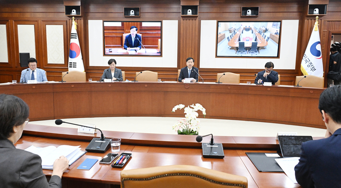 구윤철 부총리 겸 기획재정부 장관이 15일 서울 종로구 정부서울청사에서 열린 경제관계장관회의를 주재, 모두발언을 하고 있다.(사진=기재부)