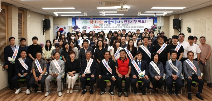광주지방세무사회 회원 및 회원사무소 직원 200여명은 제3회 세무사의 날 및 세무사제도 창설 64주년을 기념해 무등시장을 찾아 전통시장 장보기와 찾아가는 마을세무사 무료 세금상담 행사를 진행했다.