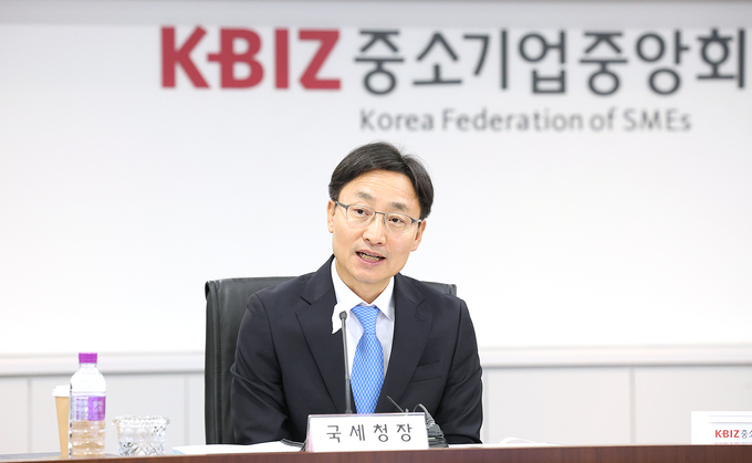임광현 국세청장이 30일 중소기업중앙회와의 현장소통 간담회에서 현장 상주조사 최소화를 담은 세무조사 혁신방안을 발표하고 있다. <사진=국세청> 