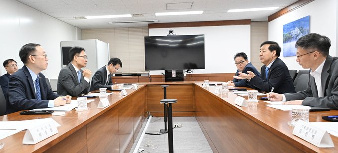 구윤철 부총리 겸 기획재정부 장관이 10일 서울 종로구 정부서울청사에서 외청장 회의를 주재하고 있다.(사진= 기재부)