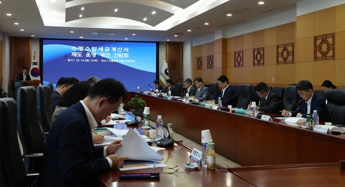 관세청은 13일 서울세관에서 수정수입세금계산서 발급 제도의 개선방안을 마련하기 위한 간담회를 개최했다. <사진=관세청>