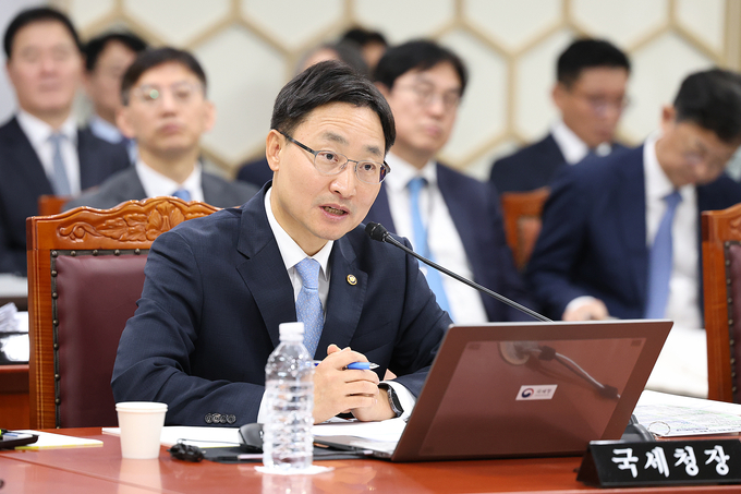 임광현 국세청장이 지난 16일 열린 국회 기획재정위원회 국정감사에서 답변하고 있다. 