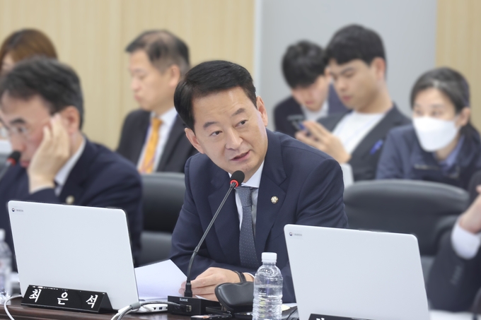 최은석 의원이 국정감사에서 질의하고 있다<사진=의원실>. 