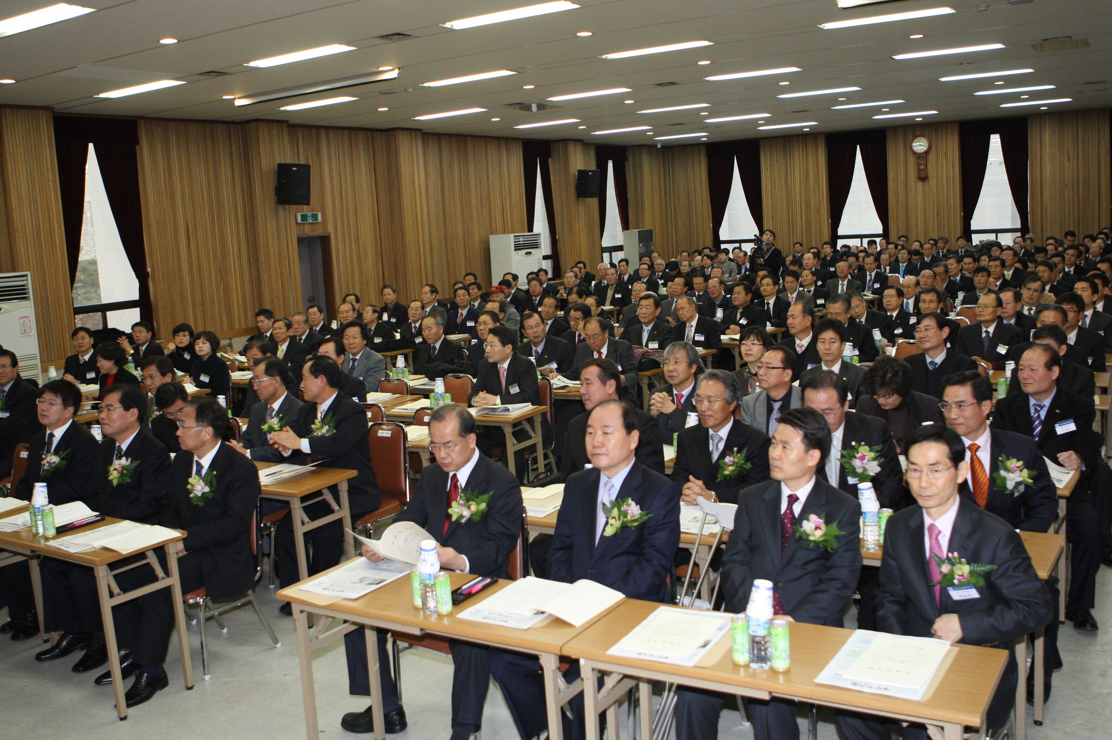 이날 신년인사회에는 350여명의 회원들이 참석해 성황을 이뤘다.