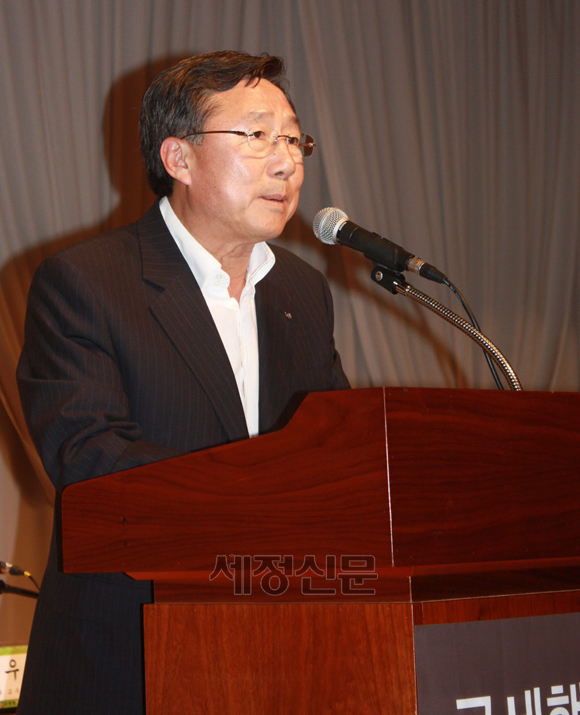 김기문 국세행정위원장(중소기업중앙회장)이 인사말을 하고 있다.