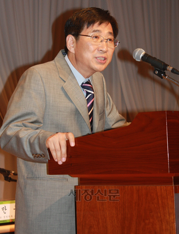 조원동 조세연구원장이 인사말을 하고 있다.