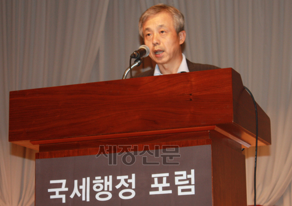 이현동 국세청장이 인사말을 하고 있다.