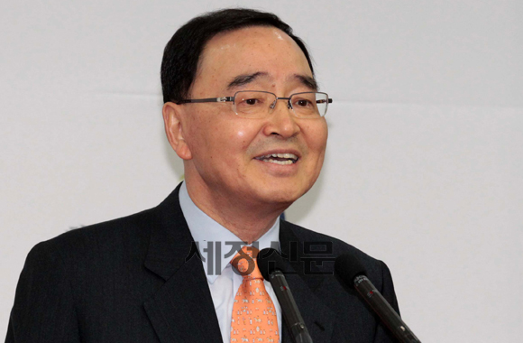 정홍원 국무총리 후보자 기자회견 모습.