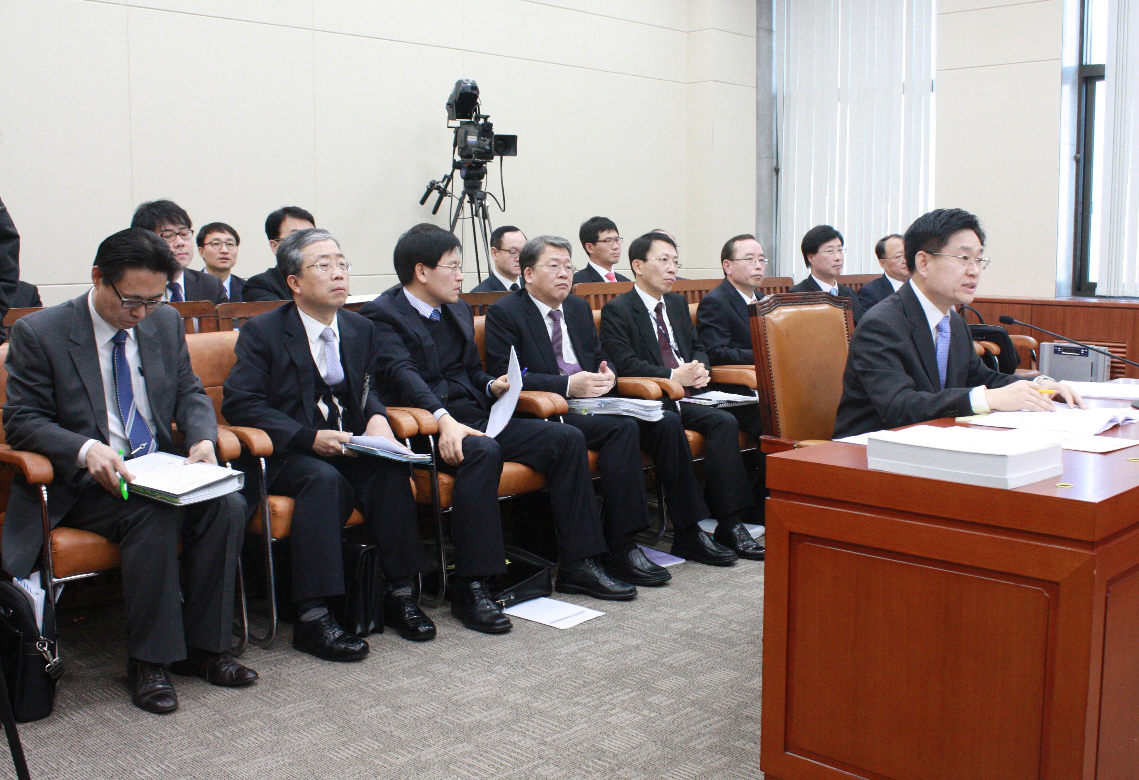 청문회장에 배석한 국세청 간부들