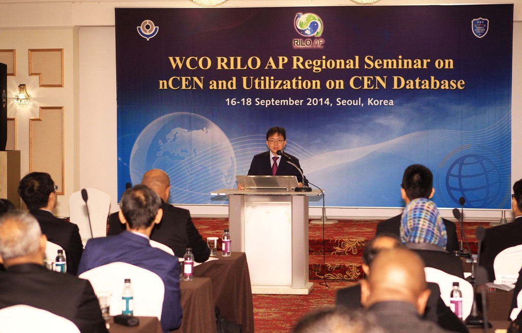 16일 서울 삼정호텔에서 열린 CEN 활용 정보분석세미나에서 노석환 관세청 조사감시국장이 개회사를 하고 있다.