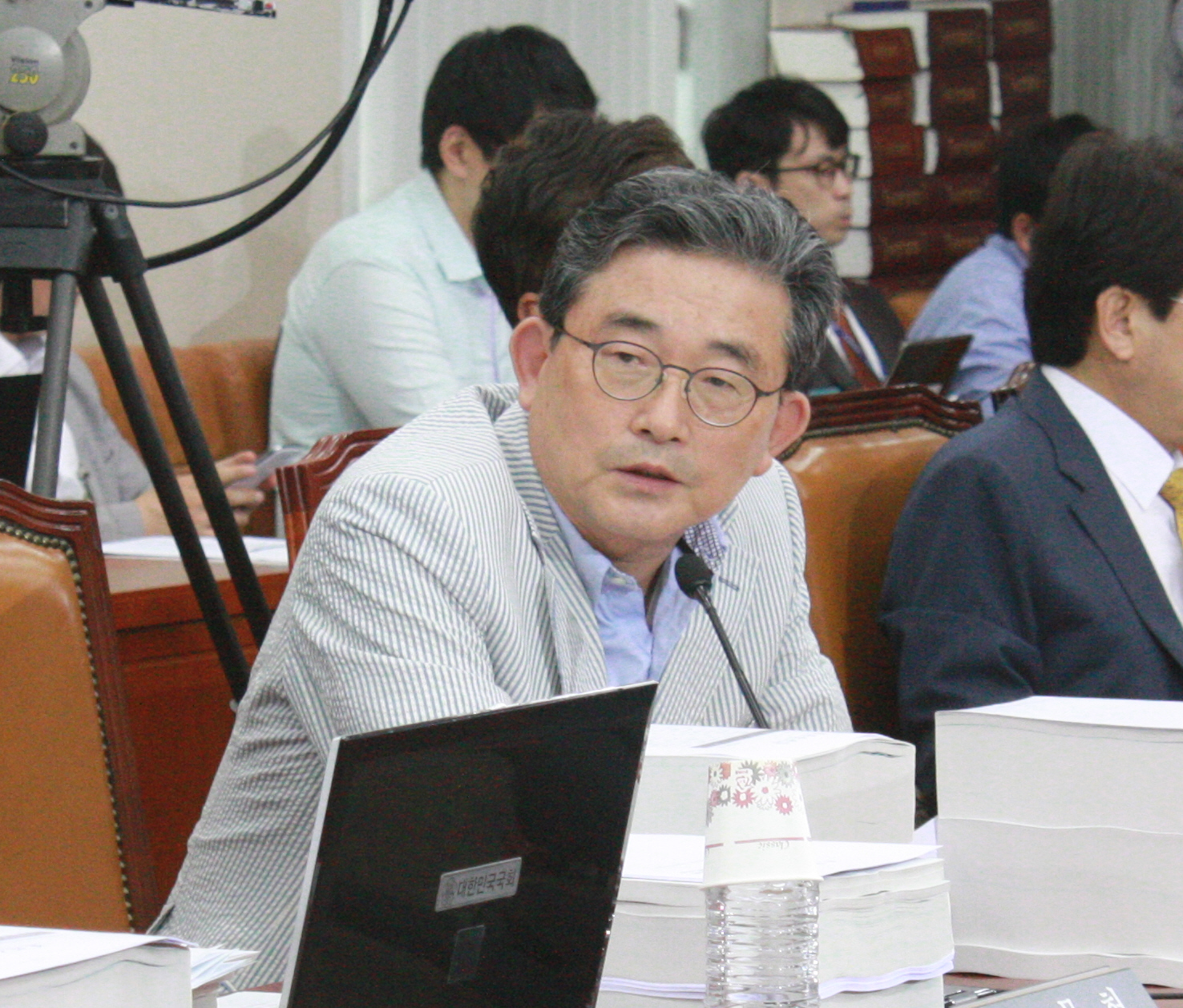 이한구 의원은 10일 서울.중부지방청 국감에서 두지방청의 허술한 체납관리문제를 지적했다.