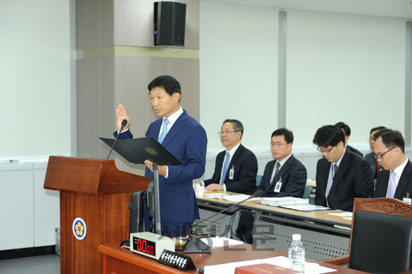 선서를 하고 있는 강형원 대구국세청장. <대구 최규열 기자>