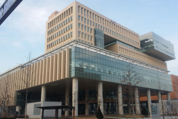 세종시 노을6로 8-14 정부세종2청사에 위치한 새 국세청사 전경.