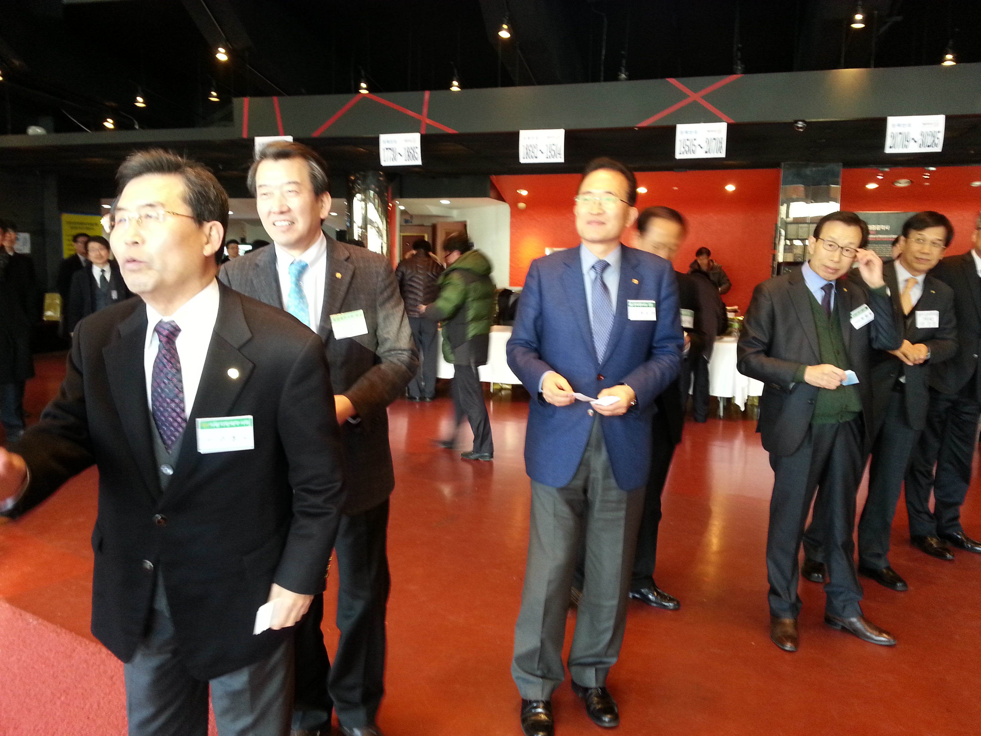 백운찬, 손 윤, 신광순, 이창규, 한헌춘 세무사(가나다 順)의 선거전이 4월 사무대행기관 인가교육을 기점으로 더욱 본격화 되고 있다. <사진은 지난 3월 4일 실시된 서울회 보수교육장에서의 예비후보들 모습>