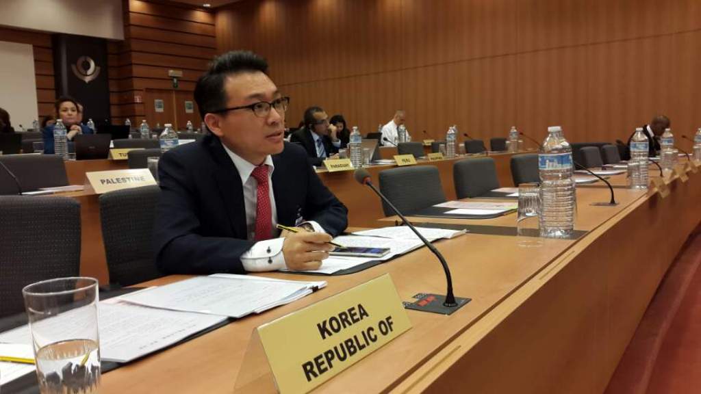 관세청 청렴시민감사관인 동국대학교 국제통상학과 하홍열 교수가 세계관세기구 청렴소위원회에 참석해 관세청 청렴정책 추진상황을 발표하고 있다.