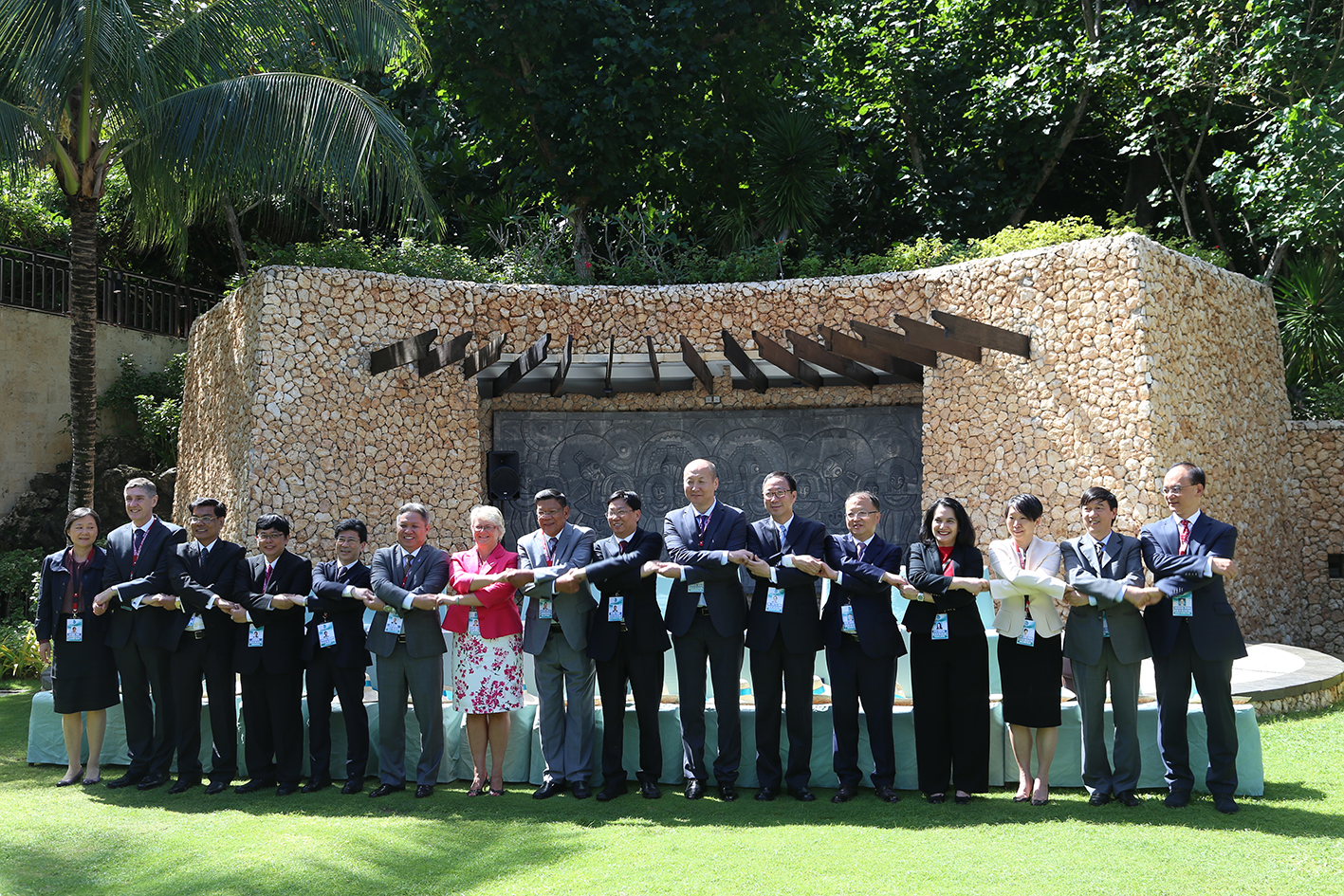 한승희 국세청장이 27~29일까지 필리핀에서 개최되는 제47차 아시아 지역 국세청장회의에 참석해 현지 세정지원 수요가 많은 국가의 대표와 양자회의를 갖고 상호합의 활성화 및 세정지원에 대해 논의했다.