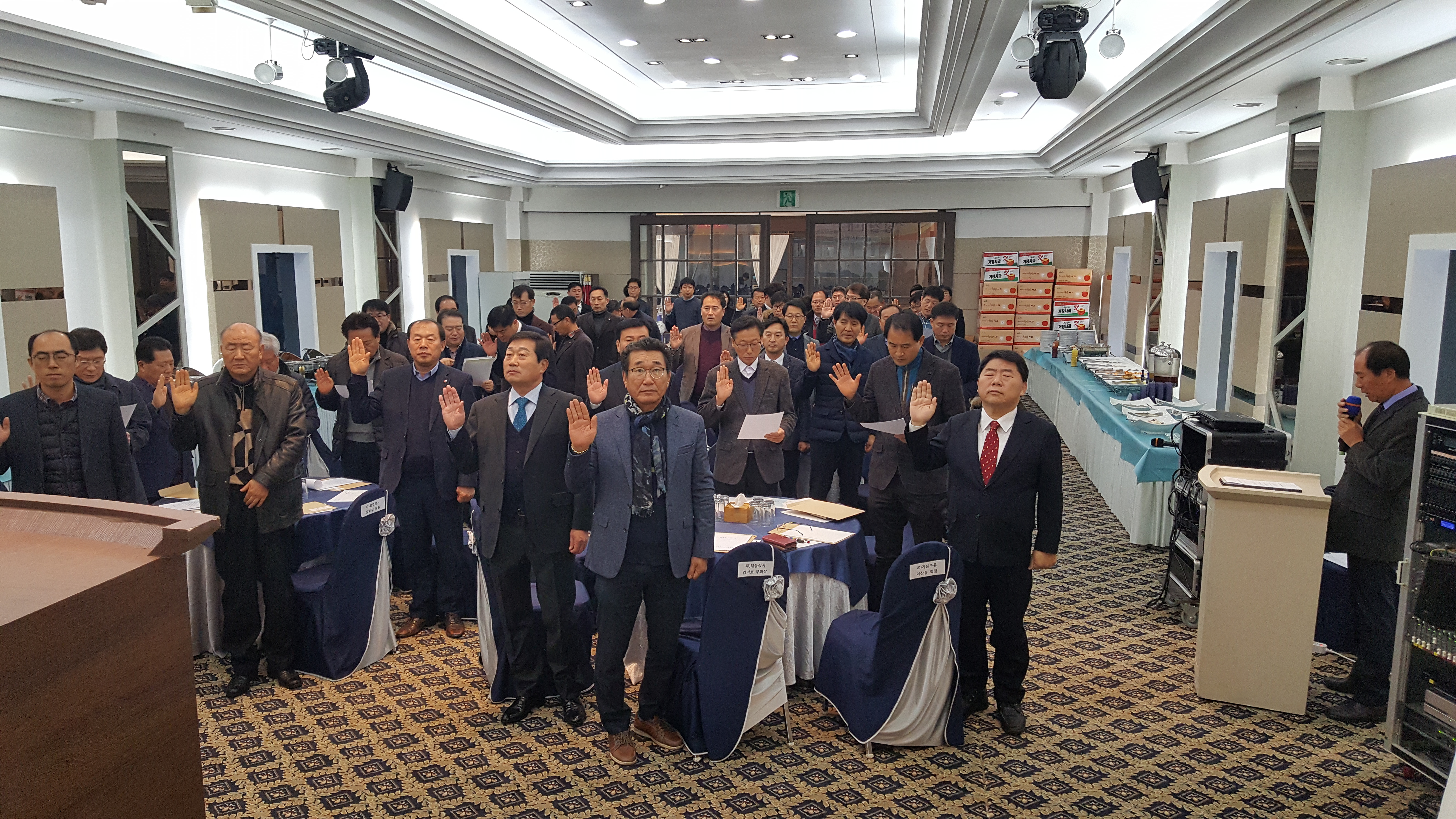 도매사업자 대표들이 자정결의를 하고 있다.