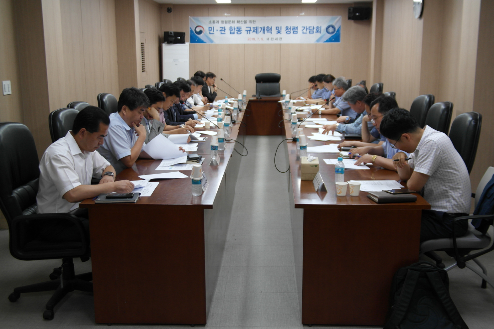 대전세관은 9일 지역 수출입업체, 관세사 등 20여명이 참여한 가운데 민·관 합동 규제개혁 간담회를 개최했다.