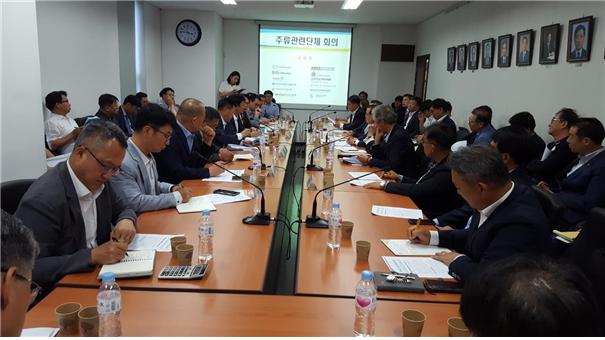 국세청은 지난 9일 서울 양재동 한국주류산업협회 회의실에서 제조 및 도소매단체 대표자들이 참석한 가운데 회의를 가졌다.